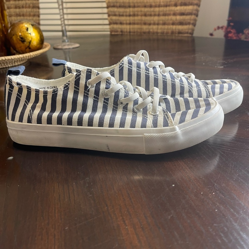 Skechers Navy and White Striped Sneakers - Picture 4 of 6